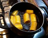 A picture of step 2 of Patacones.