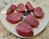 Foto del paso 2 de la receta: Solomillo de cerdo salteado con puerros y champiñones