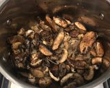 Foto langkah ke 3 dari resep Rustic Mushroom Soup.