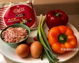 A picture of step 1 of Stir-Fried Instant Noodles Stuffed Bell Peppers.