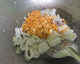 รูปขั้นตอนการทำที่ 5 ของ ปลาหมึกผัดไข่เค็ม