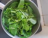 Foto langkah ke 5 dari resep Sayur Bayam Bening Kerang Dara.