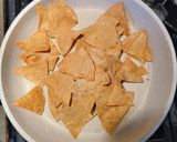 A picture of step 4 of Chilaquiles Rojos.