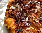 A picture of step 2 of Caramelised shallots tart with saffron puff pastry.