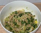 A picture of step 4 of Kale salad with crushed peanuts.