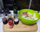 Foto del paso 1 de la receta: Papas Rusty Cage al horno y salsa de yogurt