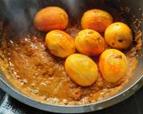 अंडा करी (anda curry recipe in marathi) रेसिपी स्टेप 6 फोटो 