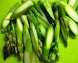 A picture of step 1 of Asparagus and Potatoes Sautéed in Butter and Soy Sauce.