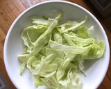 Hình bước làm 1 của món 💚 Salad Mầm Cỏ Linh Lăng & Phô Mai Mozzarella Tươi Mini