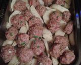 A picture of step 3 of Meatballs with lemon potatoes.
