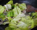 A picture of step 3 of [Farmer's Recipe] Salt-Flavored Yakisoba.