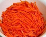 A picture of step 1 of Slightly Sweetened Carrot Shirishiri.