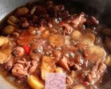 Foto langkah ke 6 dari resep Ayam Kentang Masak Lada Hitam.