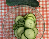 Foto del paso 1 de la receta: Ensalada de pepino y salmón estilo sushi