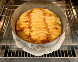 Foto del paso 12 de la receta: Pastel de manzanas y galletas