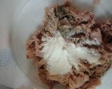 A picture of step 1 of Tuna cakes with curried onions and curry sauce.