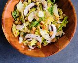 Une image de l'étape 2 de Salade de chou frisé cru, champignons de Paris, courgette, pomme.