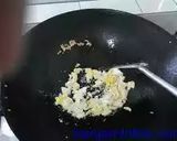 A picture of step 2 of Scrambled egg noodles.