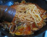 A picture of step 11 of Tomato Pasta with Asari Clams and Bacon.