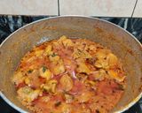 A picture of step 7 of Lahsuni makhani murg (with fresh cream).