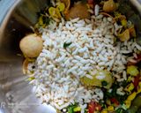 A picture of step 4 of Masala Bhel.
