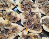 Фото кроку 6 до Мясо по-французски с курицей и грибами.