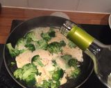 A picture of step 4 of Creamy Lemon Garlic Chicken.