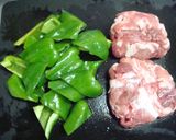 A picture of step 1 of Miso and Garlic Flavoured Pork and Green Pepper Stir-Fry.
