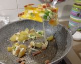 Foto del passaggio 5 della ricetta Patate con uova in padella