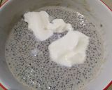 Foto langkah ke 2 dari resep Chia Strawberry Yoghurt.