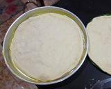 Foto langkah ke 3 dari resep Sun Flower Pizza (dengan isian simpel: sosis dan keju).
