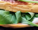 Foto del paso 4 de la receta: Omelette de rúcula y queso 🧀 Tortilla francesa de queso y rúcula 🌱