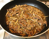 A picture of step 4 of Easy Maitake and Beef Rice Bowl.