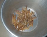 Foto langkah ke 2 dari resep Tumis Labu Siam Teri.