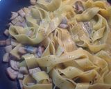 Foto del passaggio 9 della ricetta Porcini in crema, cotti e crudi con pappardelle con crema di gorgonzola dolce e noci