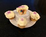 Surprise Vanilla Cupcakes with White Chcolate Cream Frosting recipe step 11 photo