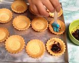 Foto langkah ke 6 dari resep Tips pie buah biar awet renyah dan tanpa telur sama sekali.