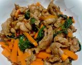 รูปขั้นตอนการทำที่ 5 ของ ผัดกะเพราไก่หมักพริกแห้ง