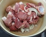 Une image de l'étape 1 de Rouelle de porc mijoté.