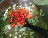Foto langkah ke 4 dari resep Sop ayam daun jeruk.