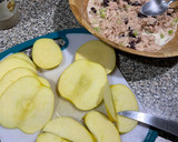 Foto del paso 2 de la receta: Ensalada de atún con arándanos sobre una cama de manzana
