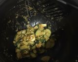รูปขั้นตอนการทำที่ 3 ของ ซูกินีผัดน้ำพริกเผาไข่เค็ม