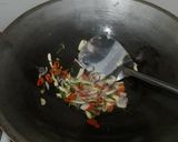 Foto langkah ke 2 dari resep Nasi goreng daun jeruk.