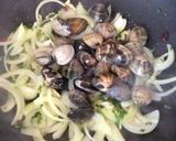 A picture of step 6 of Umami-rich Vongole Bianco.