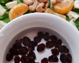 Foto del paso 3 de la receta: Ensalada agridulce de mandarina y rúcula