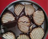 A picture of step 3 of Marigold biscuit cake.