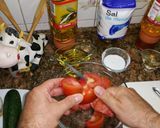 Foto del paso 2 de la receta Ensalada de tomate pepino y cebolla