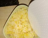 รูปขั้นตอนการทำที่ 3 ของ ข้าวปั้นสีทอง (Golden Rice Ball)