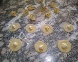 Foto del paso 3 de la receta: Capeletinis de ricota y queso con salsa rosa liviana