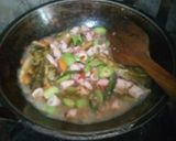 Foto langkah ke 8 dari resep Oseng Cumi Asin pete Cabai Hijau.